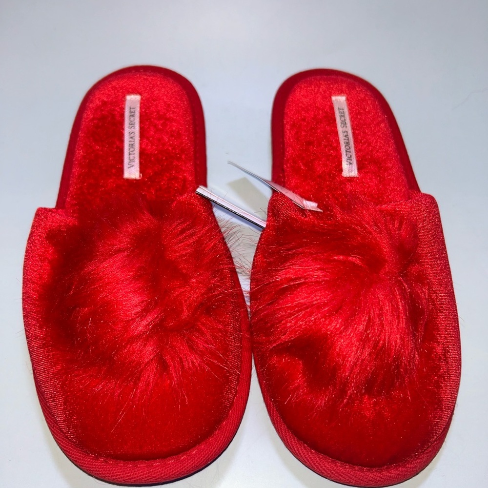 NWT Victoria secret slippers